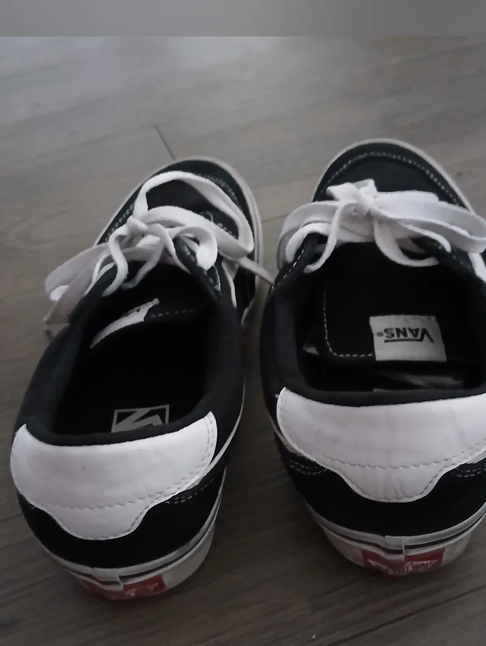 Van's womens black low top sneaker